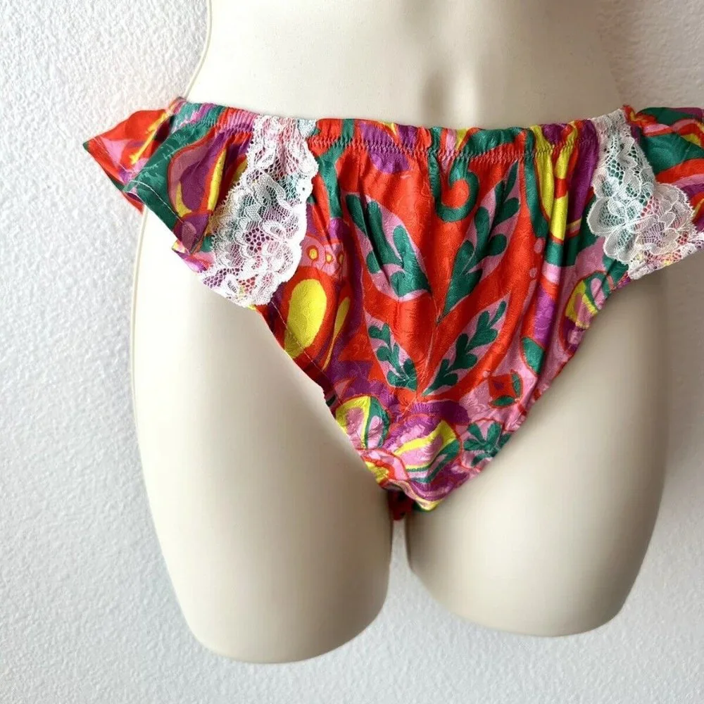 Kilo Brava S‎ NWT Pink Paisley Flutter Bikini Panties Ruffle Lace Satin Lingerie